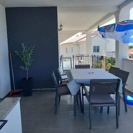 Apartman Niko Malinska Exterior photo