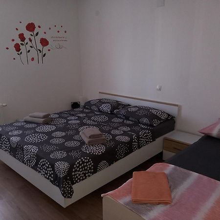 Apartman Niko Malinska Exterior photo