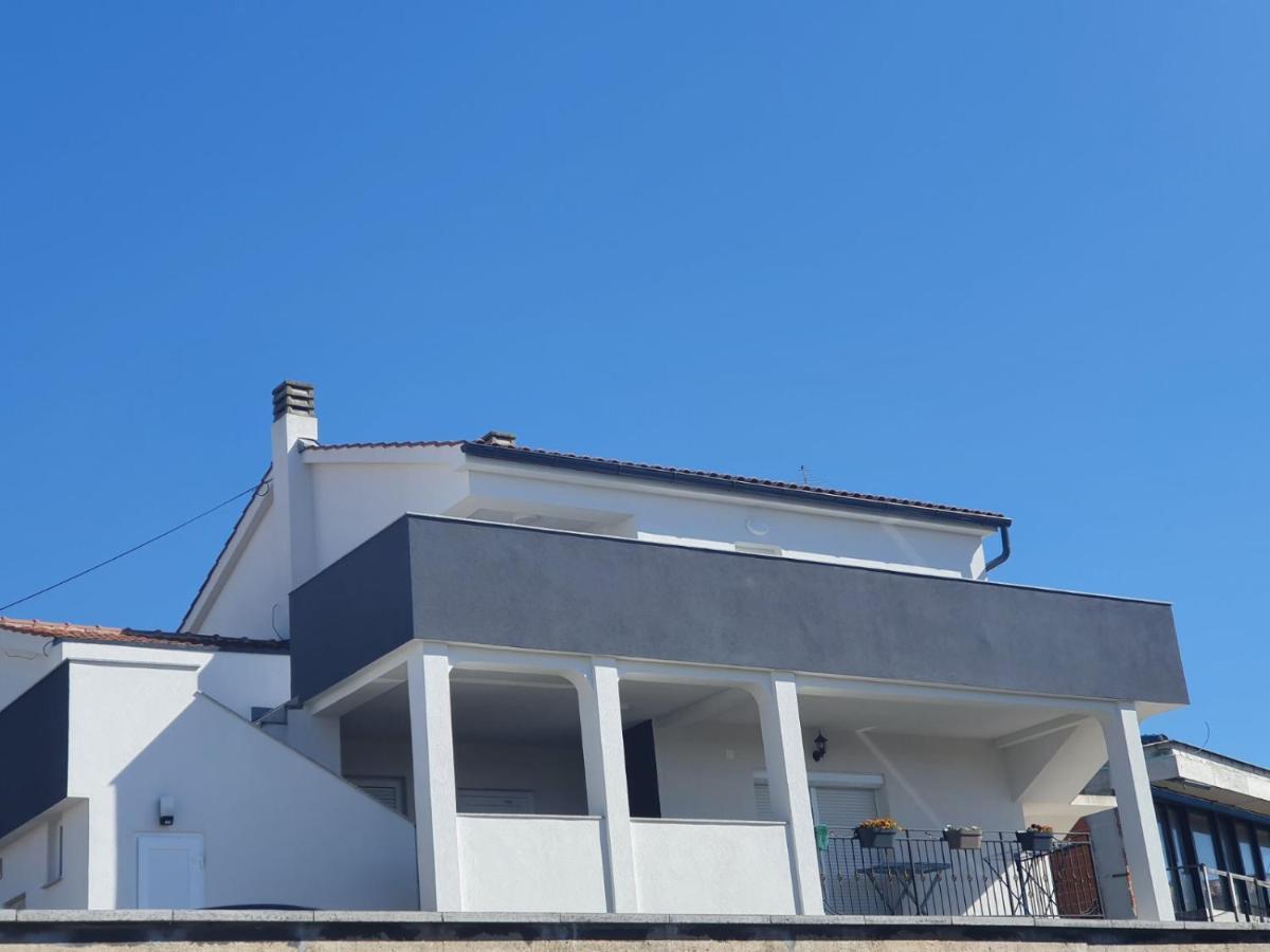 Apartman Niko Malinska Exterior photo